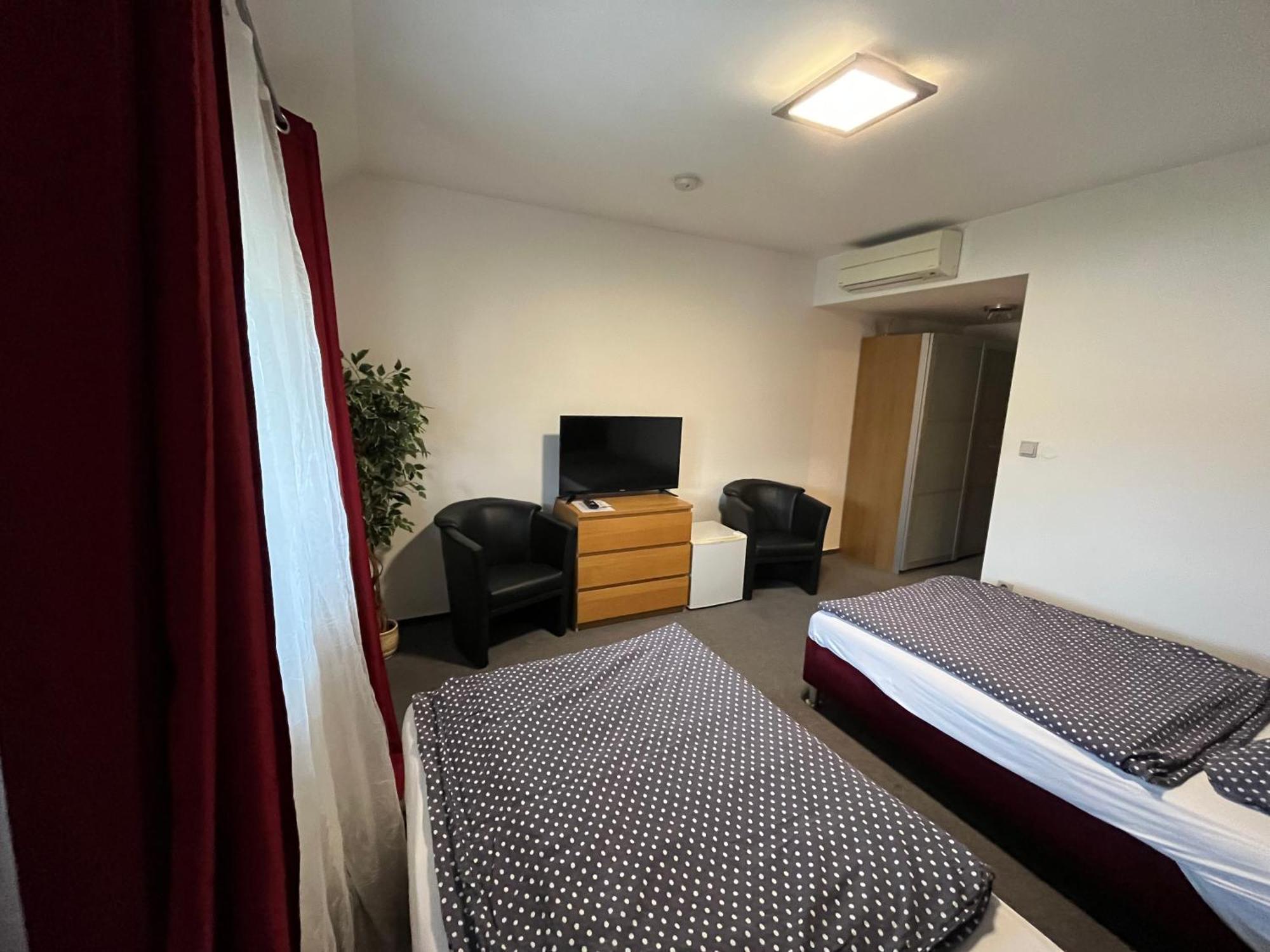 Hotel Algar Opava Buitenkant foto