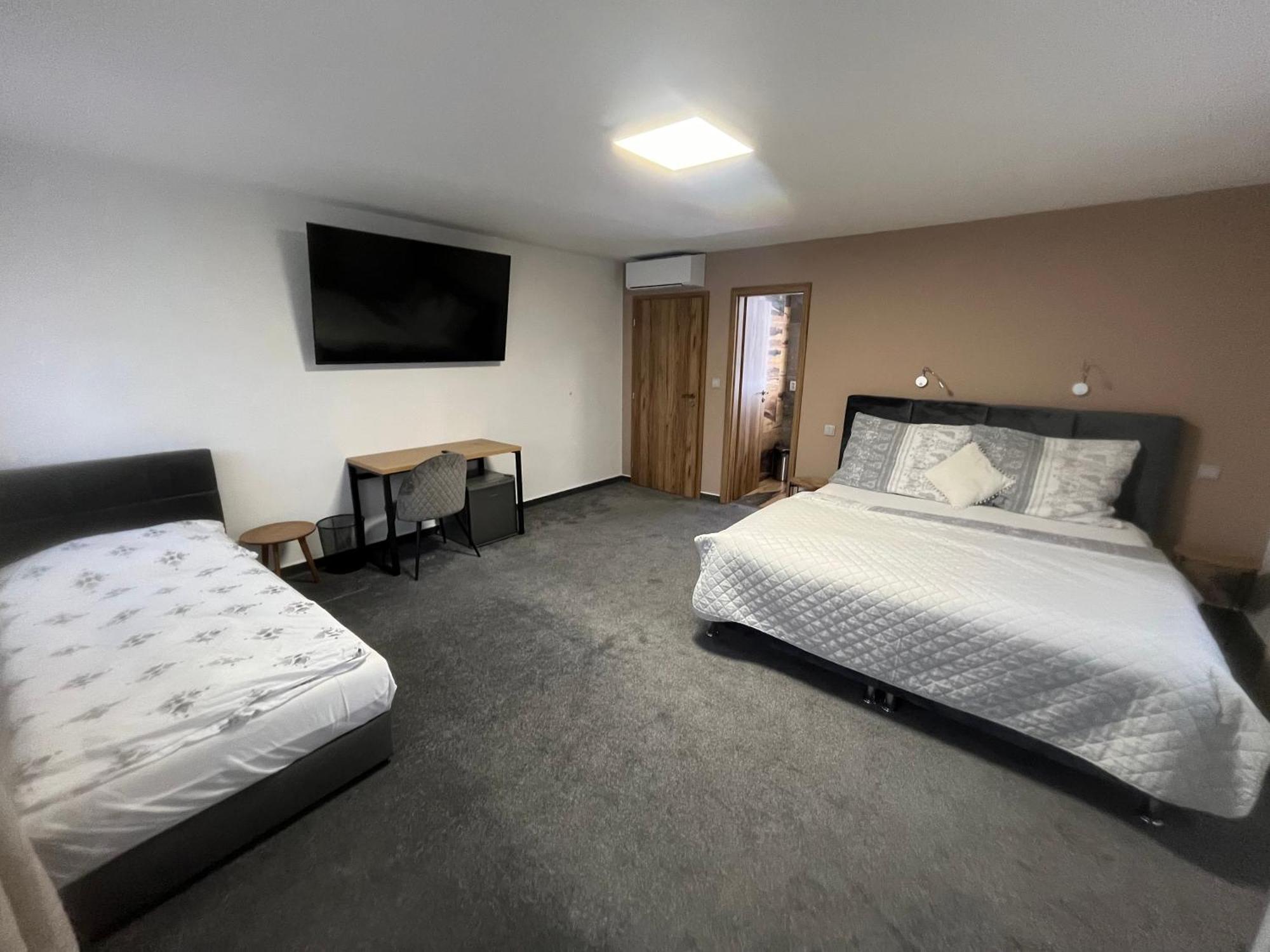 Hotel Algar Opava Buitenkant foto