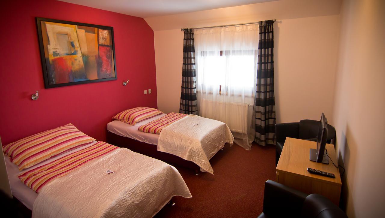 Hotel Algar Opava Buitenkant foto